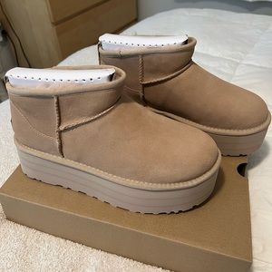 Ugg Classic Ultra Mini Platform in Driftwood